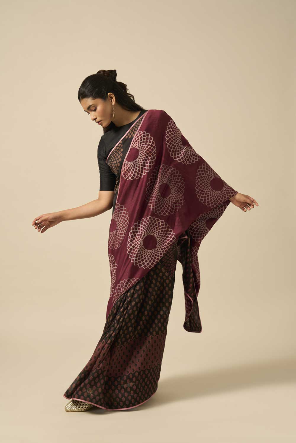 Narmada Black maroon Maheshwari Hand Blockprinted Flip Pallu saree