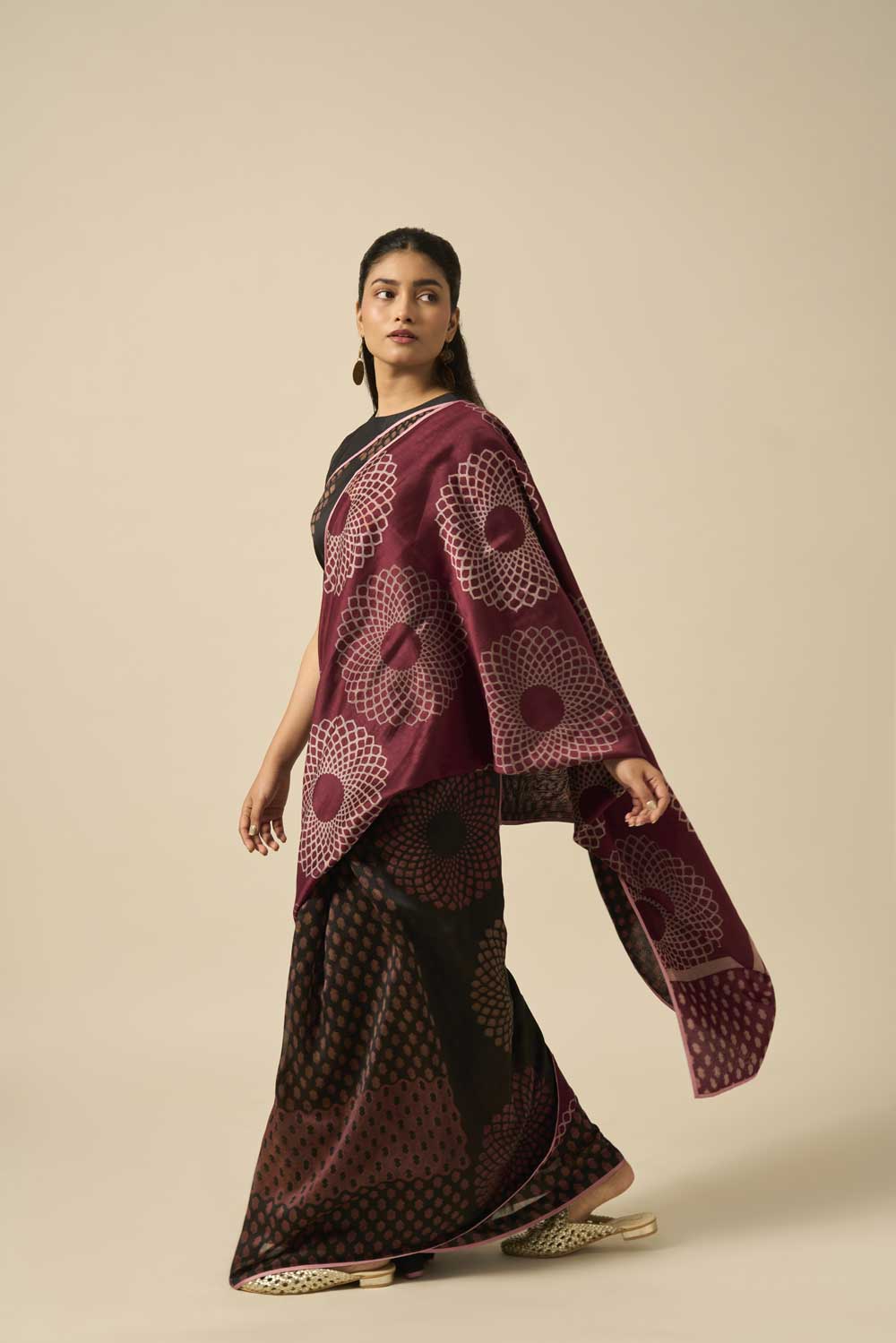 Narmada Black maroon Maheshwari Hand Blockprinted Flip Pallu saree