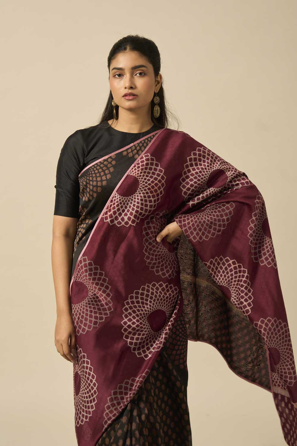 Narmada Black maroon Maheshwari Hand Blockprinted Flip Pallu saree